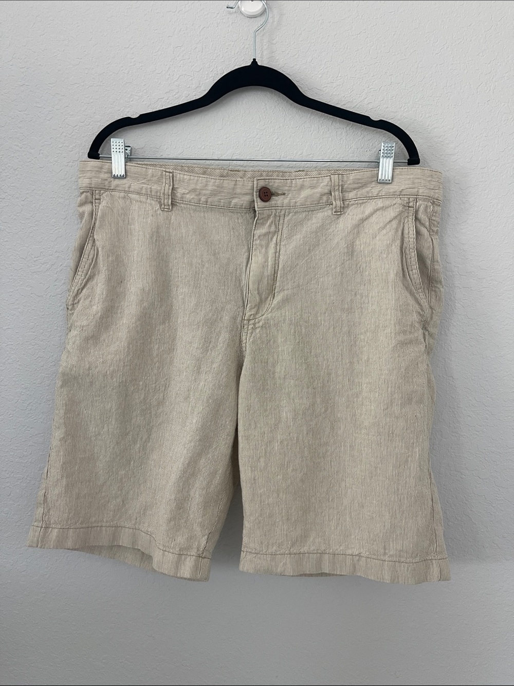 Tommy Bahama Men's Linen Blend Flat Front Shorts Tan Pinstripe Size 36